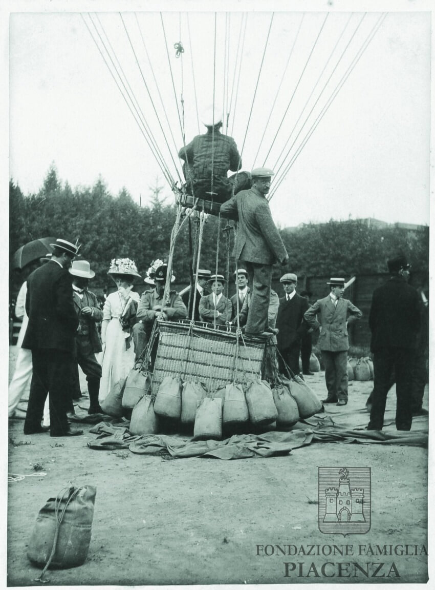 La navicella zavorrata pronta ad alzarsi in volo , 1910 ca.