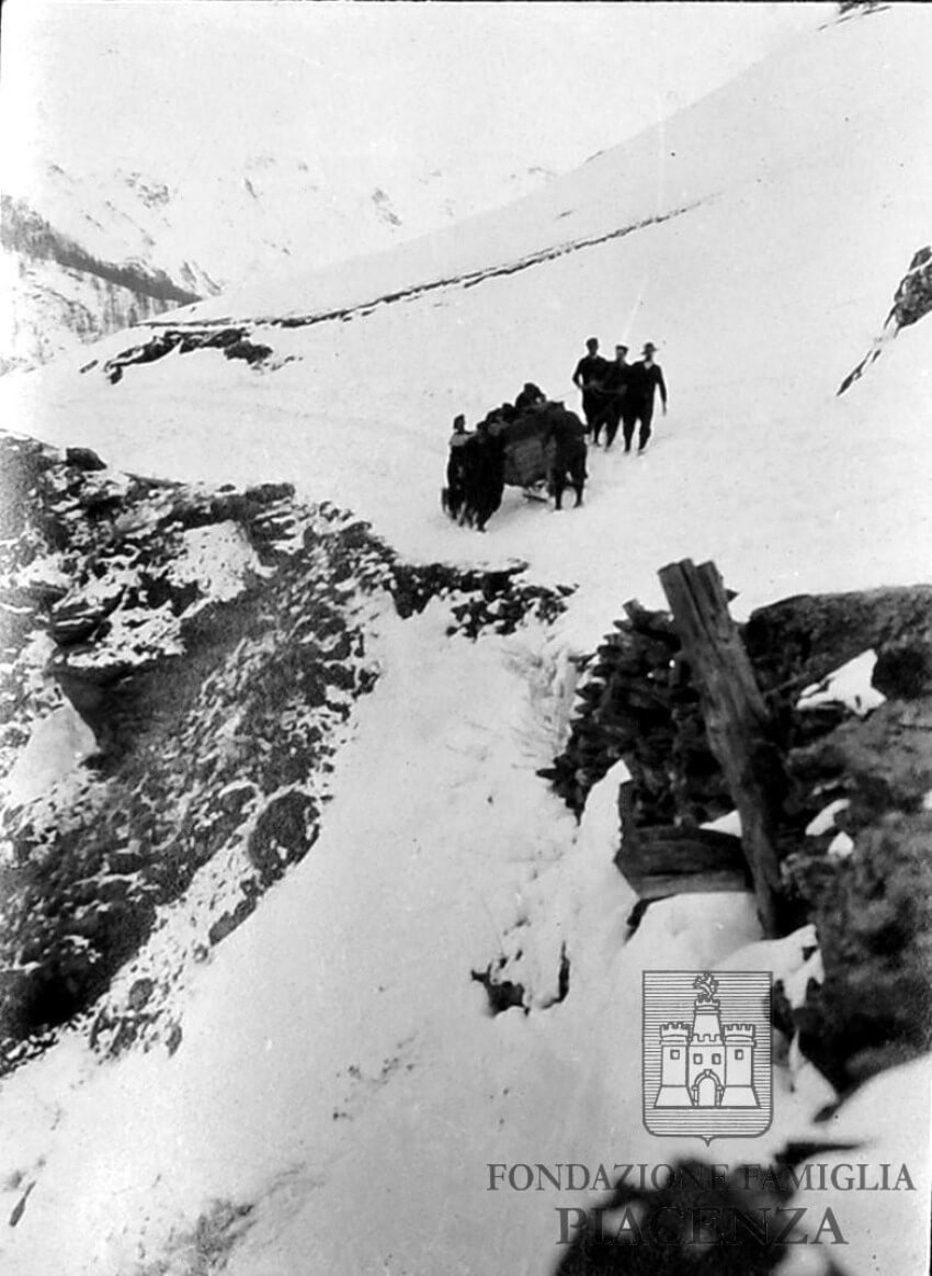 Fase di recupero del pallone Pegaso dopo l’atterraggio in Francia a 2.600 m, 4 aprile 1909