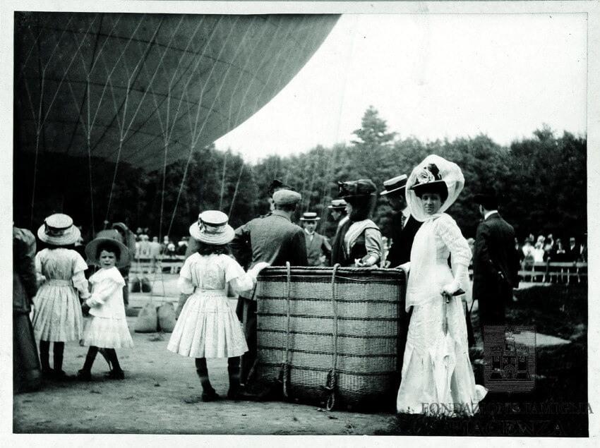 Curiosità attorno al pallone prima della partenza, Milano , 1908 ca.