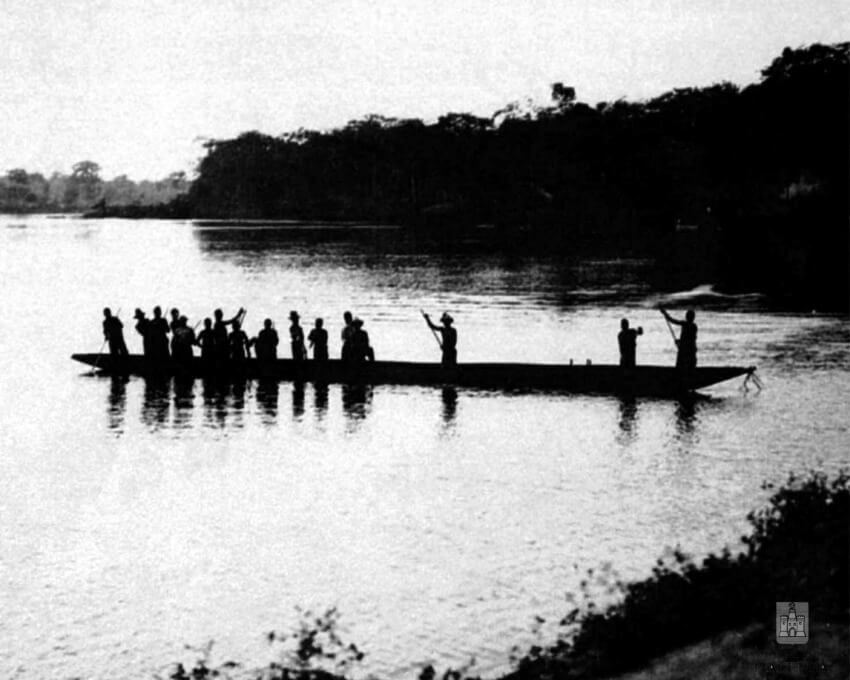 Piroga sul fiume Rubi